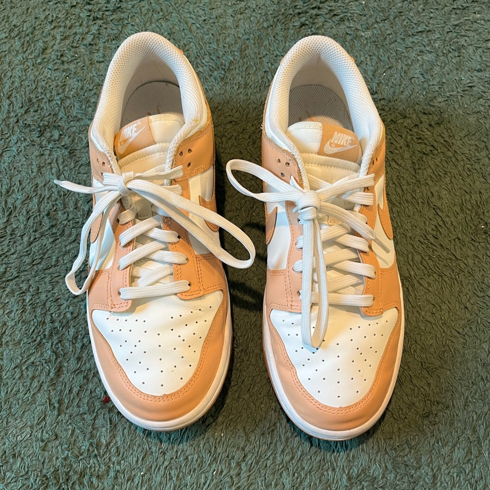 Nike men Low-Top Sneakers in White and Peach